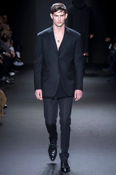 Look 18